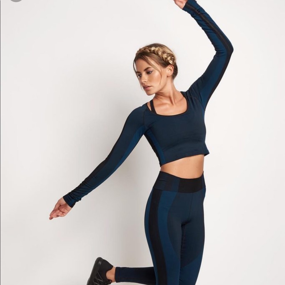 NWT Under Armour Cropped Long Sleeve Workout Top S